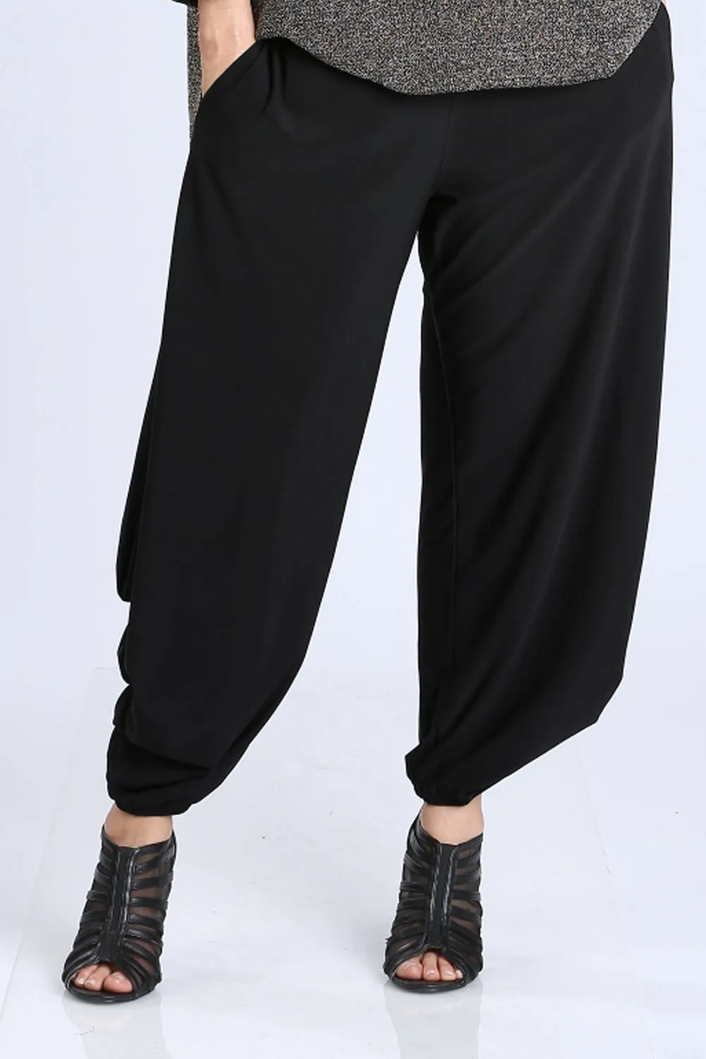 Side Pleats Detailed Wide Leg Pants